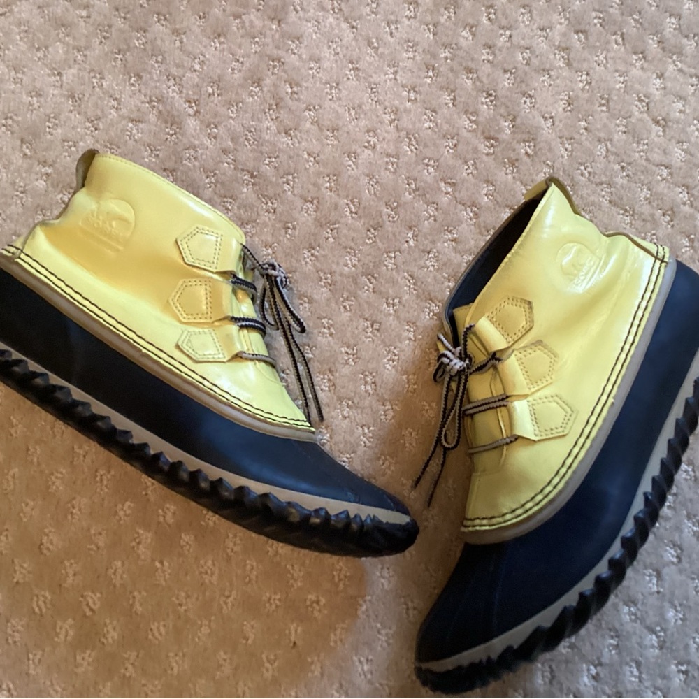 Sorel Womens Yellow and Black Rain Boots